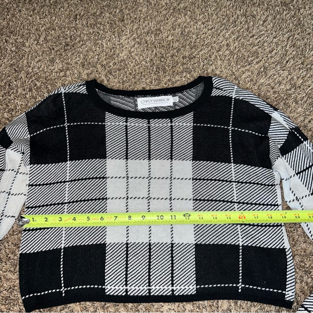 Cropped Sweater - Picture 6 of 6